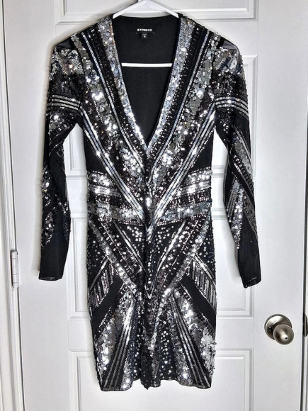 Express Black and Silver Sequin V-Neck Long Sleeve Bodycon Dress Mini Dress Size